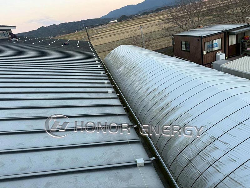 کھڑی سیون میٹل چھت کے کلیمپ انسٹال اور تیار ہیں